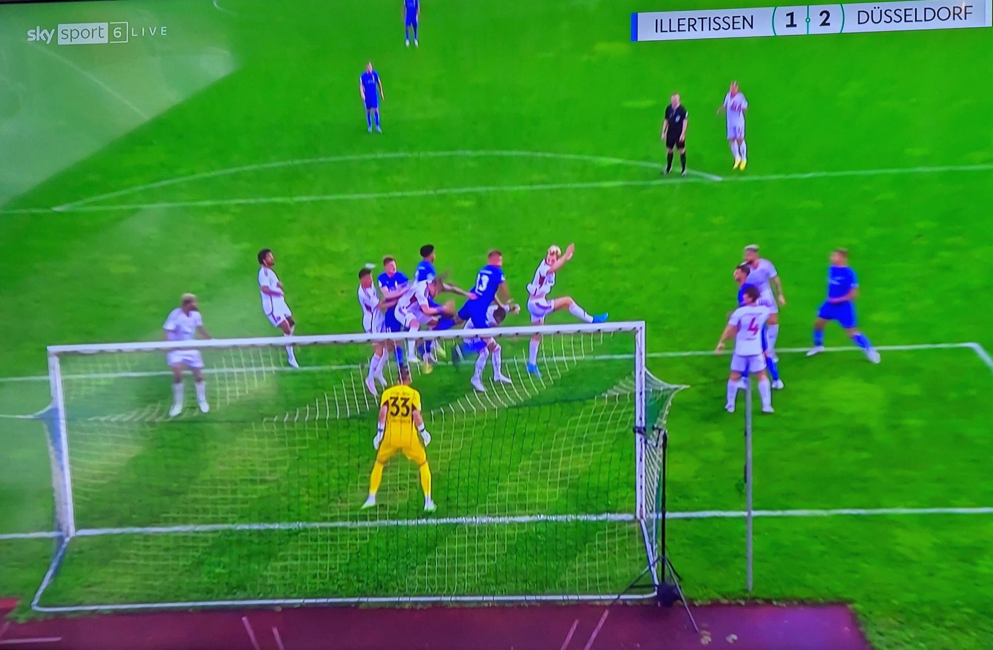 Illertissen vs F95: Anschlusstreffer durch Hoffmanns Eigentor (Screenshot: Sky)