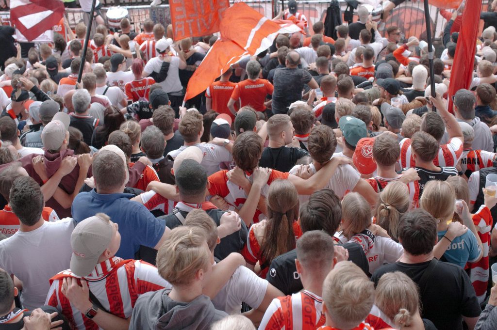 Pauli vs F95: Schön voll im Auswärtsblock (Foto: Sandra Drljaca)