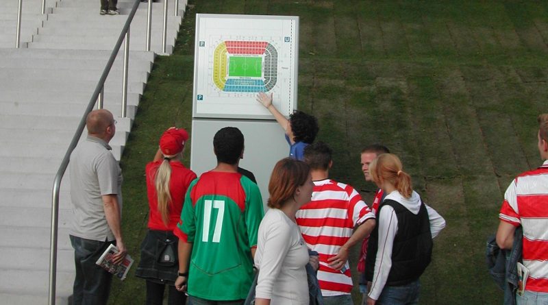 F95-Fans beim Softopening der Arena 2004 (Foto: FP)