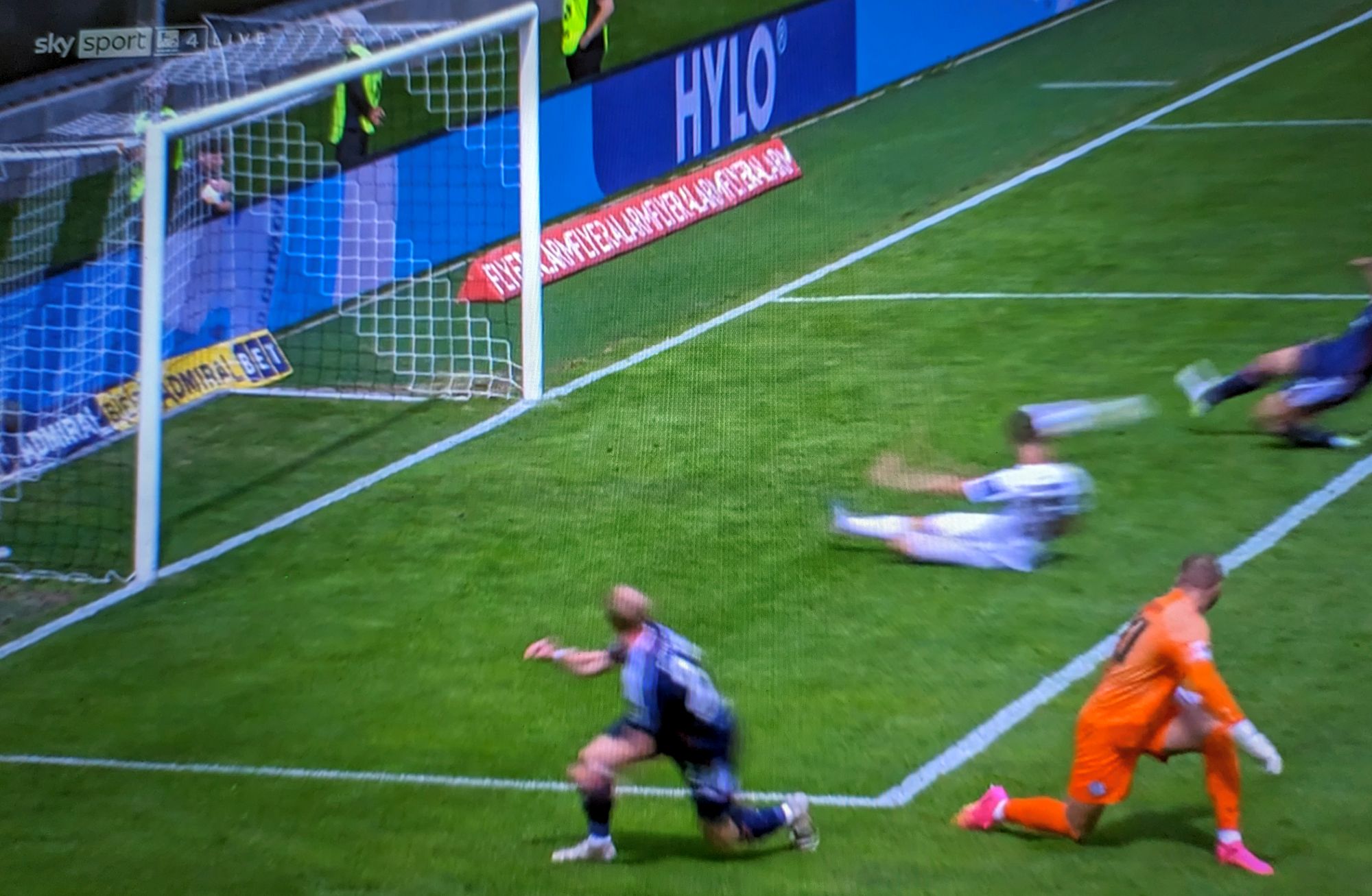 Elversberg vs F95: Jastrzembski auf Tzolis - 5:0 (Screenshot Sky)