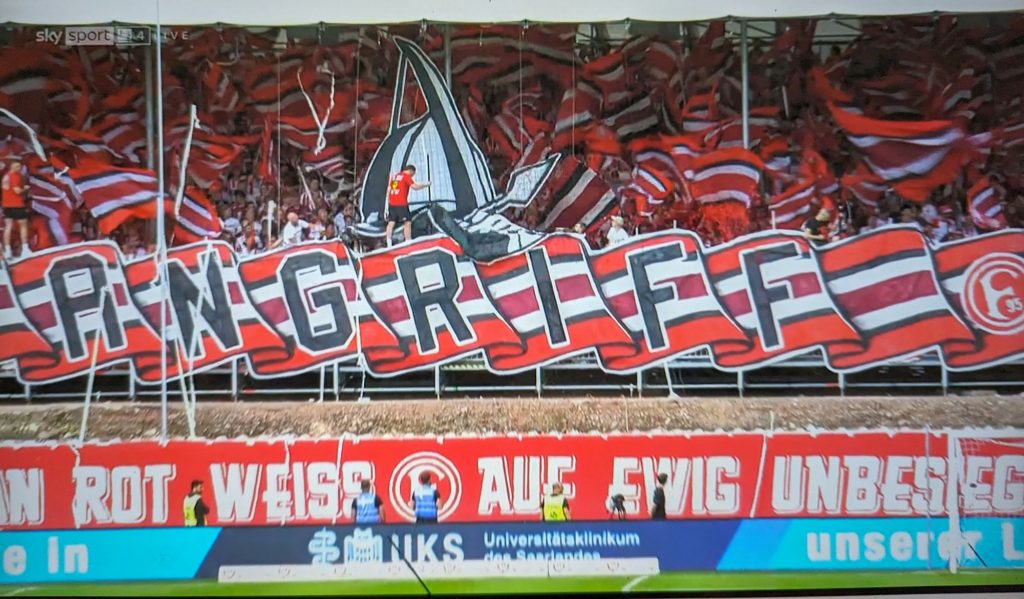 Elversberg vs F95: 2.100 Fortuna-Fans proben den Angriff (Screenshot Sky)