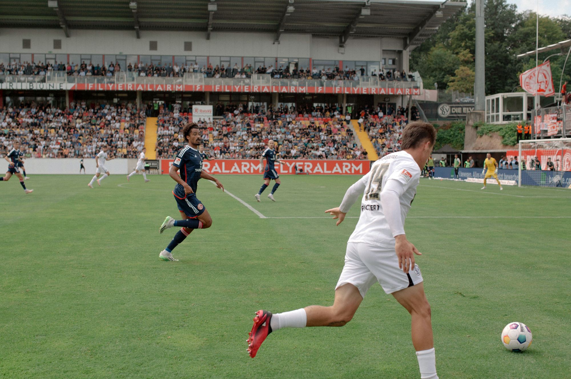 Elversberg vs F95: Emma Iyoha immer auf der Höhe des Geschehens (Foto: Sandra Drljaca)
