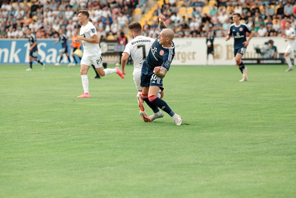 Elversberg vs F95: Jordy kahlrasiert flößt Gegnern Angst ein (Foto: Sandra Drljaca)