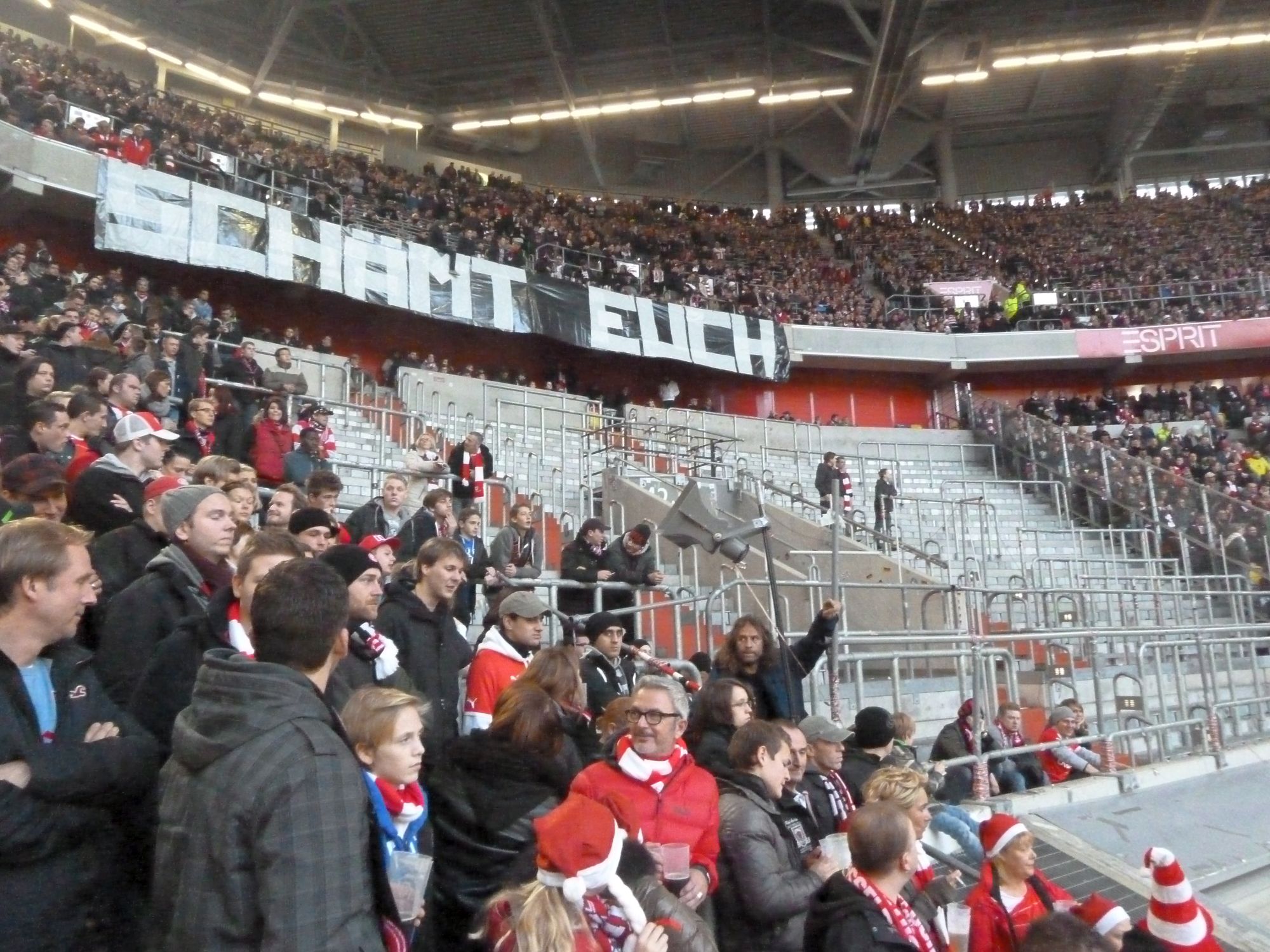 Dezember 2012: Stimmungsboykott der Aktion 12:12 in der Arena (Foto: FP)