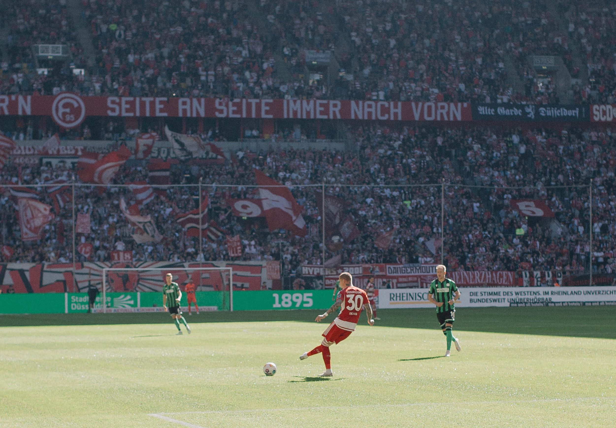 F95 vs Hannover: Jordy beim Spielaufbau (Foto: Sandra Drljaca)