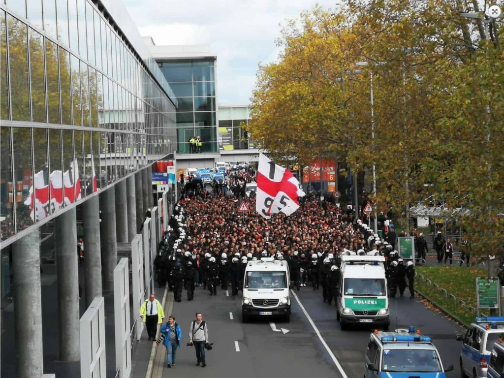 2018: Der Fanmarsch vor dem 2:0 gegen den Äff-Zeh (Foto: FP)