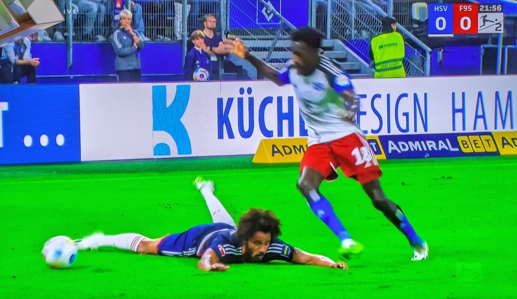 HSV vs F95: Das Duell des Tages - Emma gegen Jatta (Screenshot Sky)