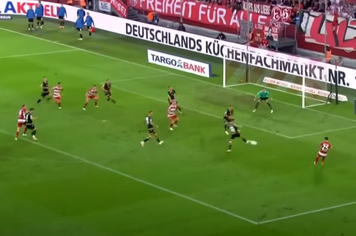 F95 vs KSC: Zimbo provoziert das Eigentor zum 3:1 (Screenshot Sky)