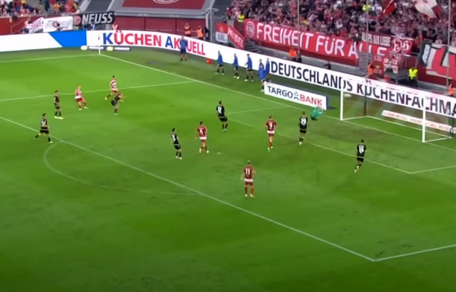 F95 vs KSC: Tzolis' Traumtor zum 2:1 (Screenshot Sky)