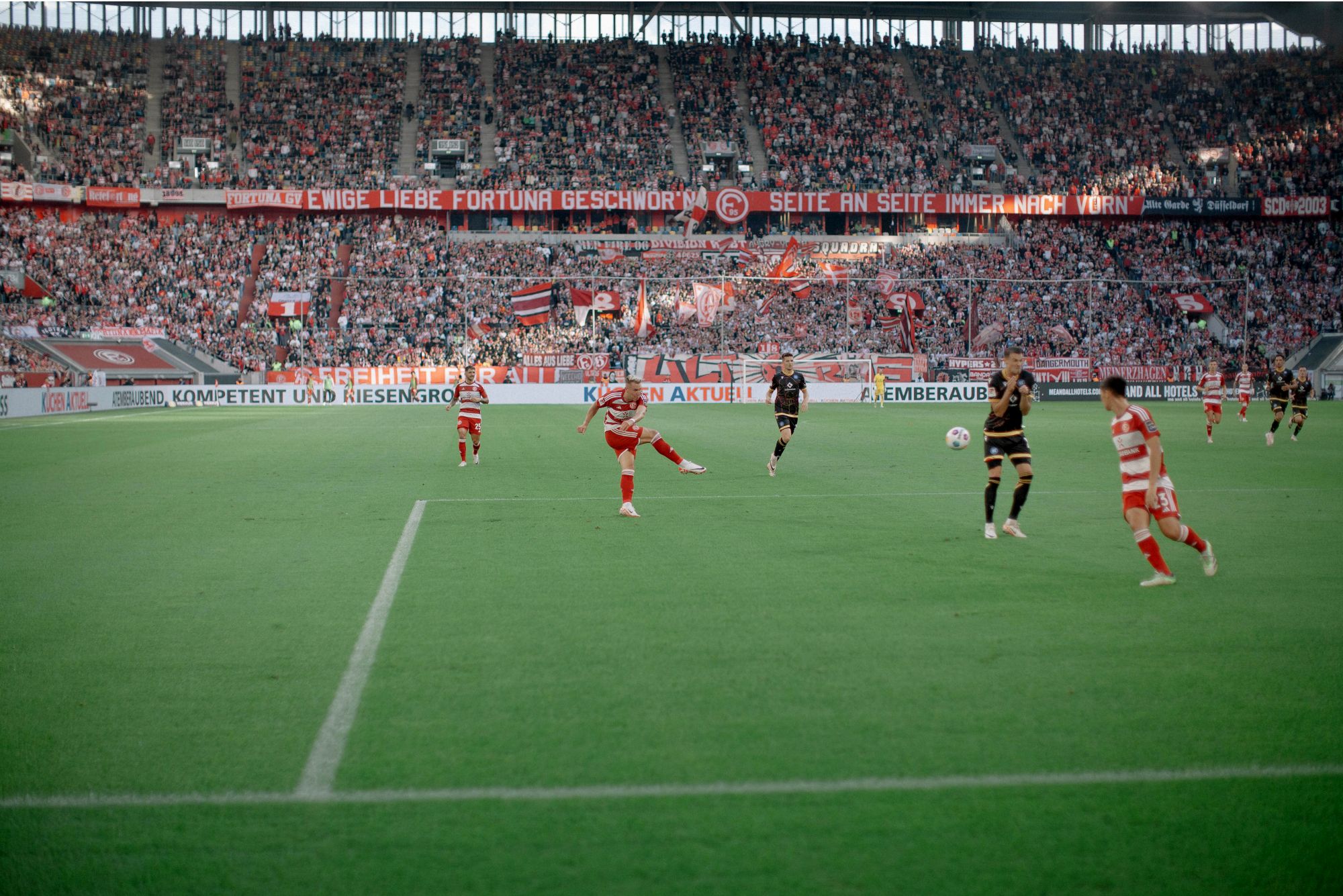 F95 vs KSC: Felix Klaus hatte Pech bei seinen Schussversuchen (Foto: Sandra Drljaca)