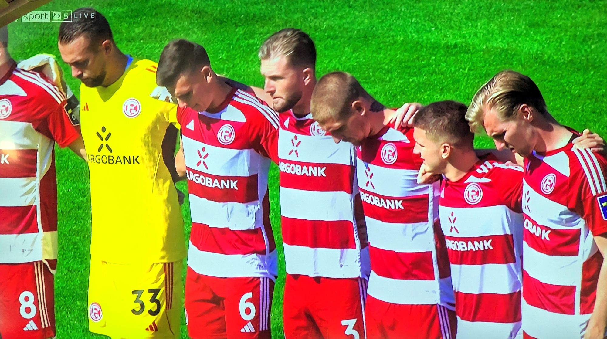 Rostock vs F95: Schweigeminute für Marokko und Libyen vor dem Spiel (Screenshot Sky)
