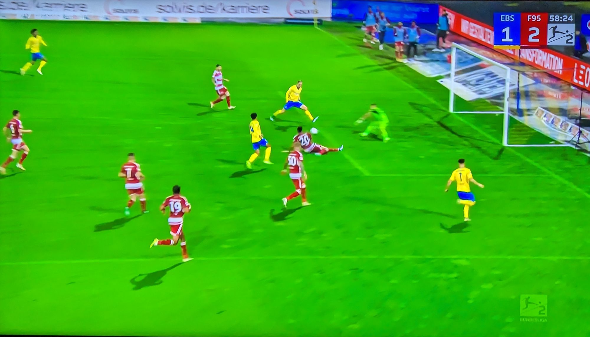 Braunschweig vs F95: Ein kurzer Moment der Schlampigkeit (Screenshot Sky)