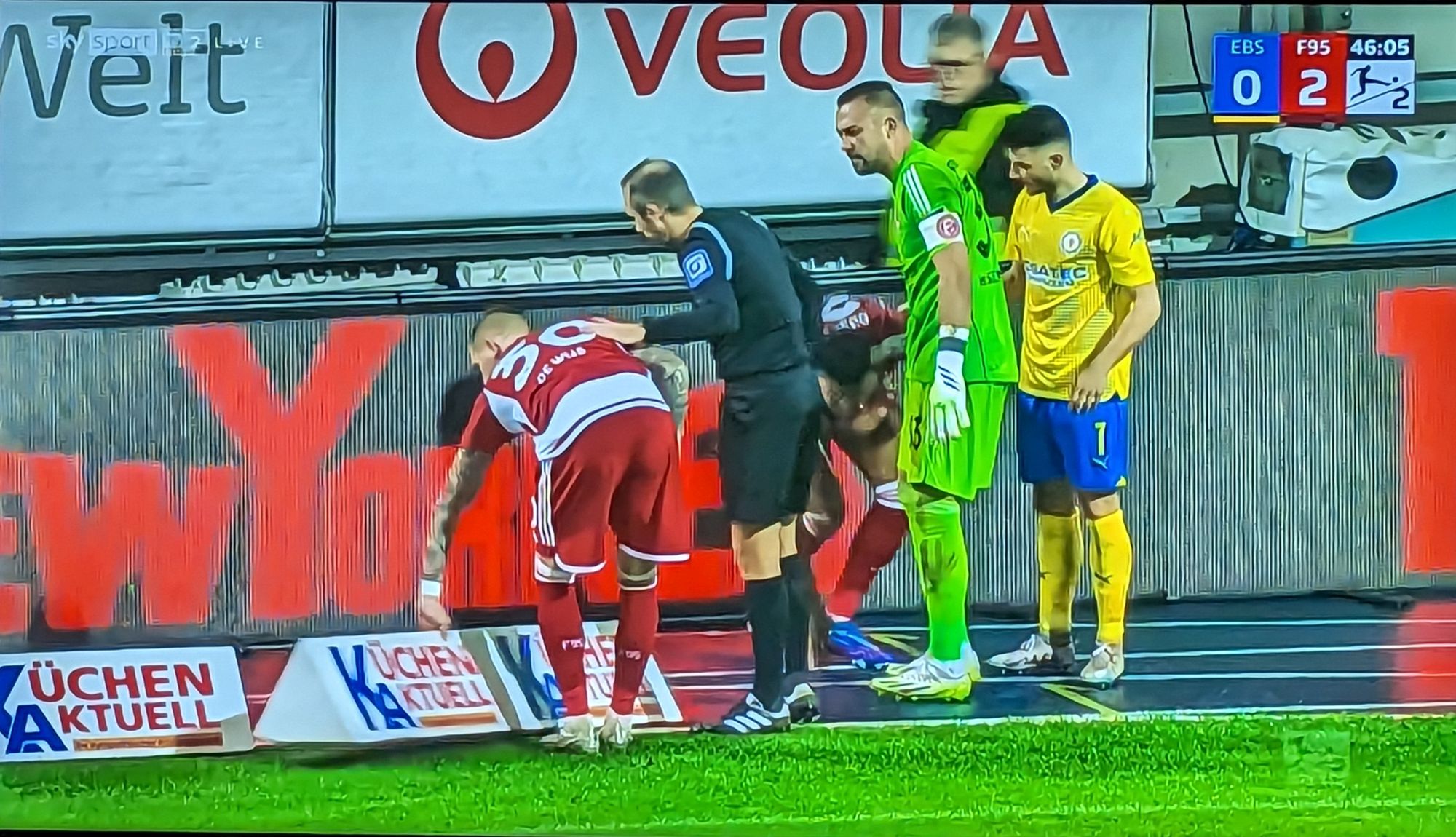Braunschweig vs F95: Erkältungsschlapp und leicht verletzt - Jordy de Wijs (Screenshot Sky)