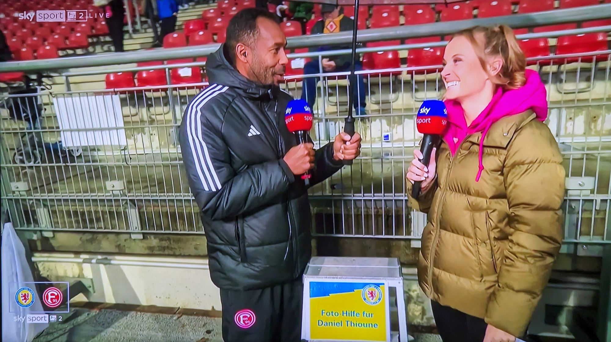 Braunschweig vs F95: Unser charmanter Cheftrainer Daniel Thioune (Screenshot Sky)