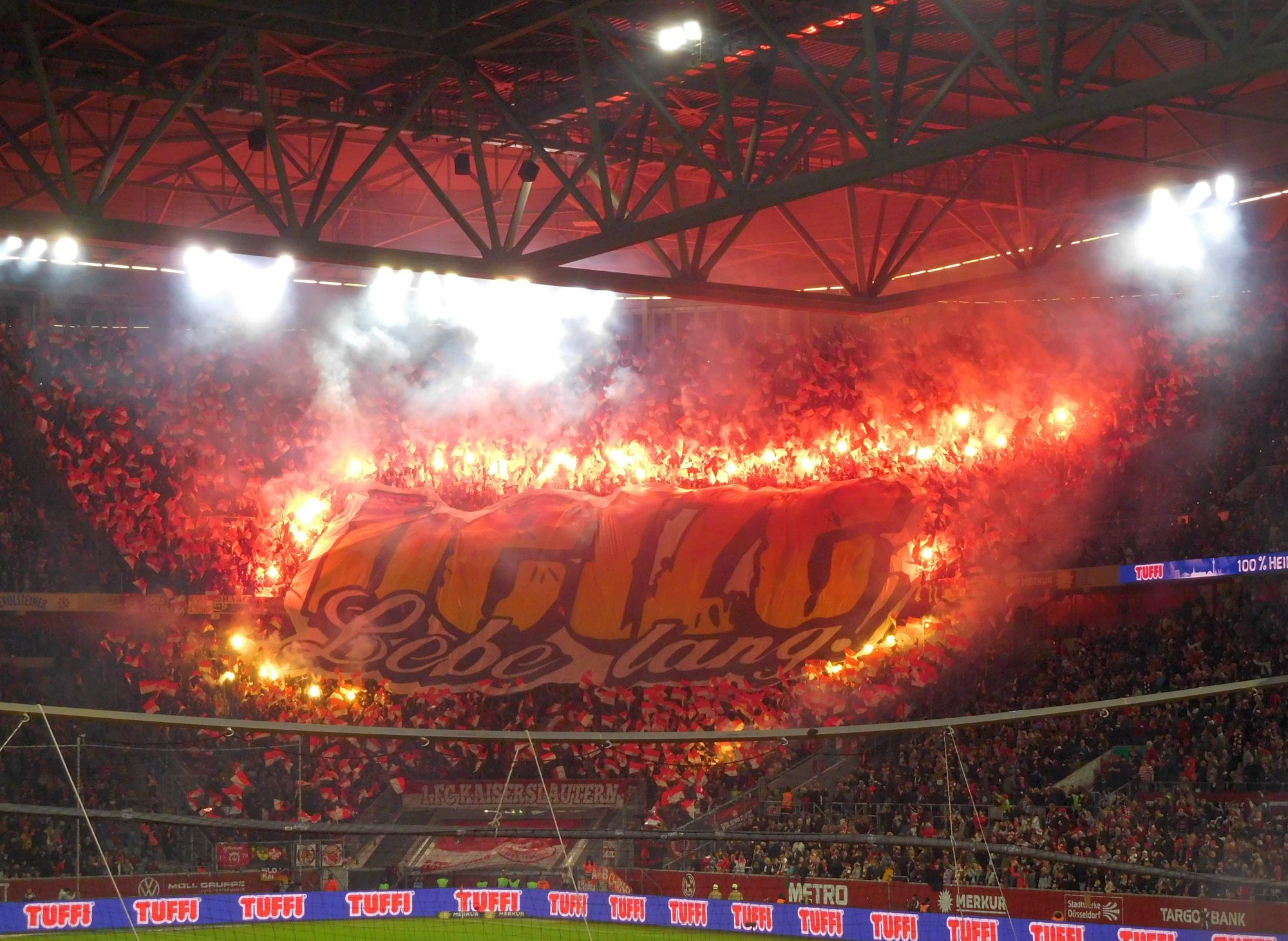 F95 vs K'lautern: Was für eine wunderhübsche Choreo der Lauterer! (Foto: FP)