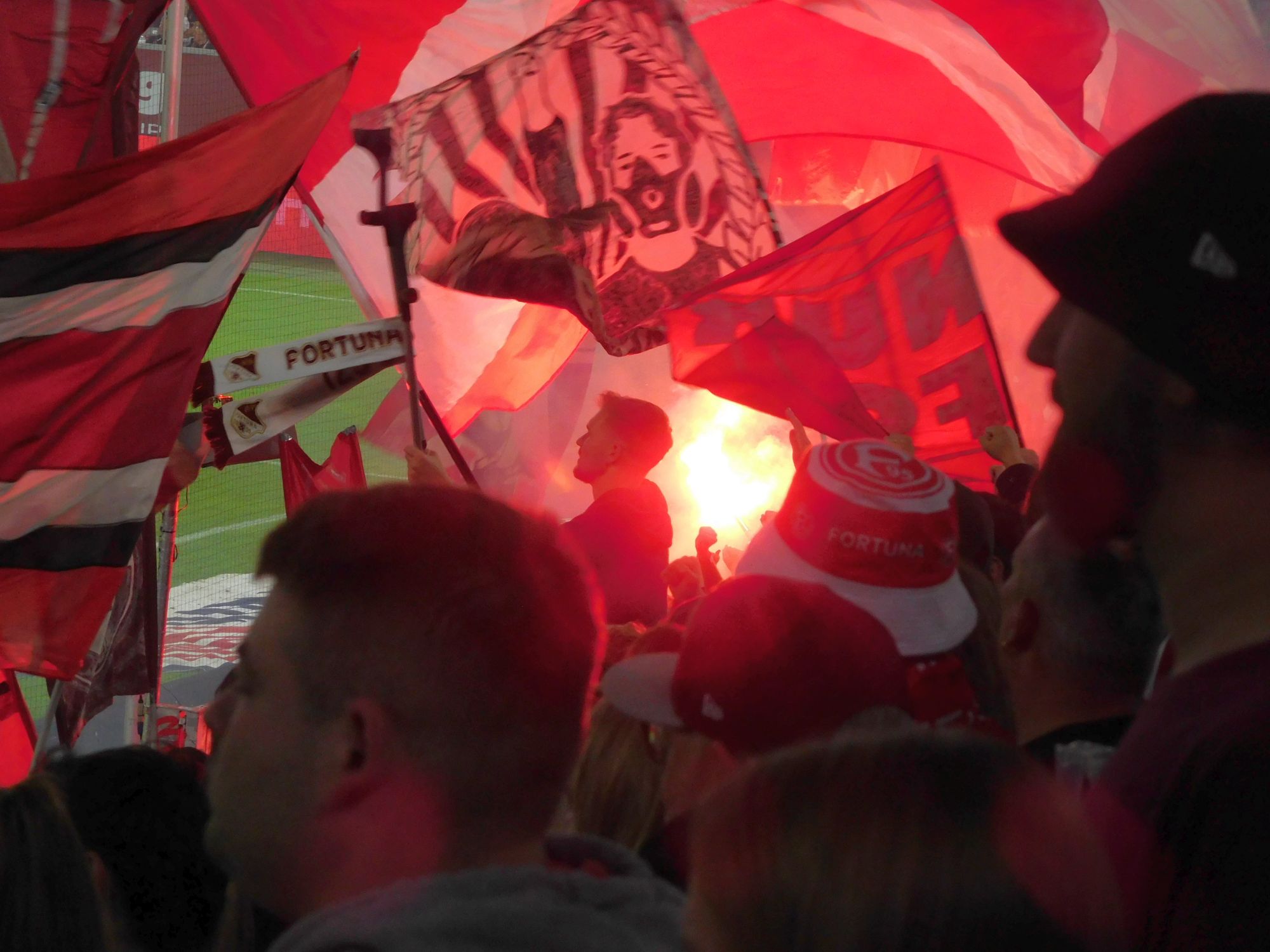 F95 vs Osnabrück: Ein kleines bisschen Pyroshow (Foto: FP)
