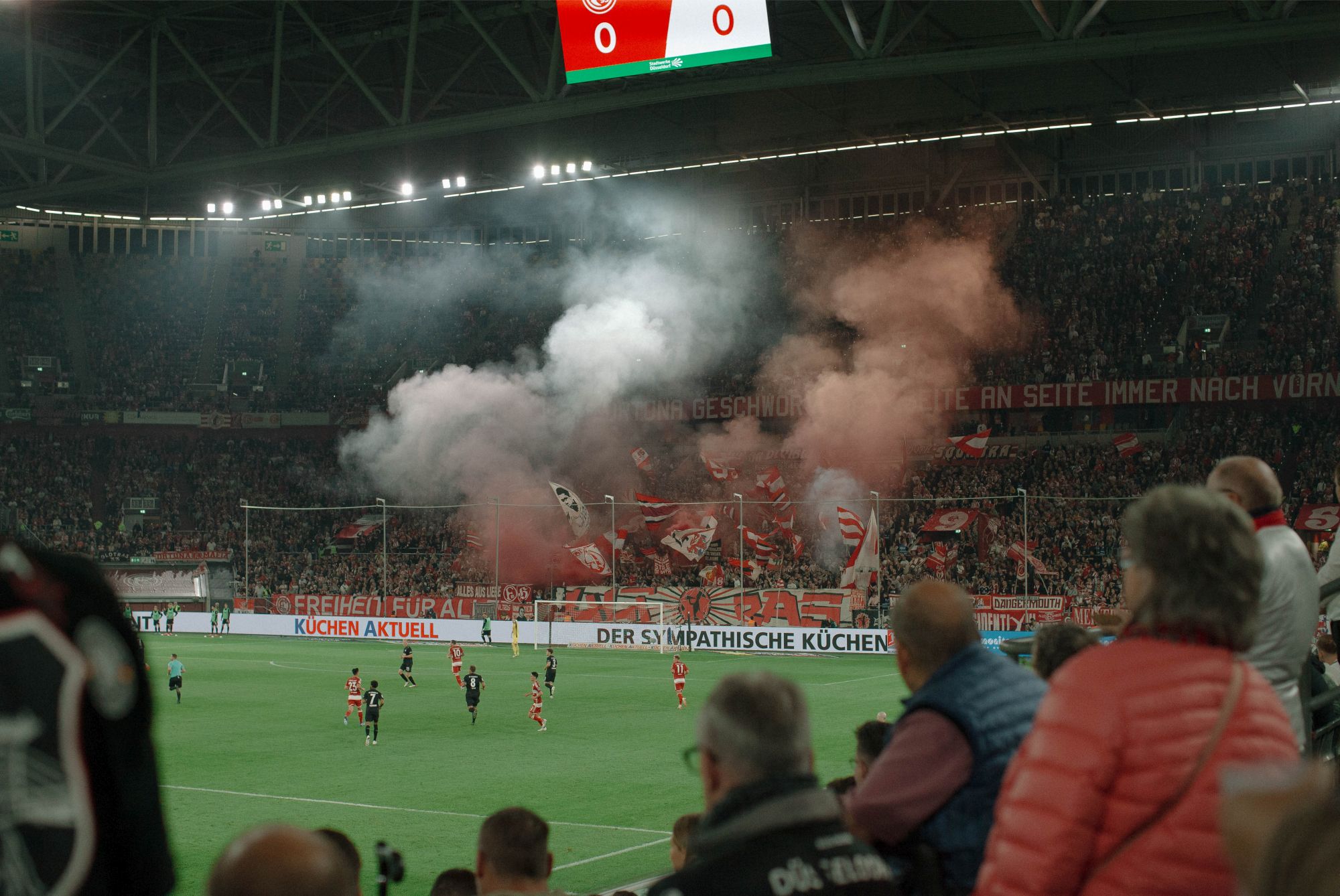 F95 vs Osnabrück: Und ein bisschen Qualm (Foto: Sandra Drljaca)