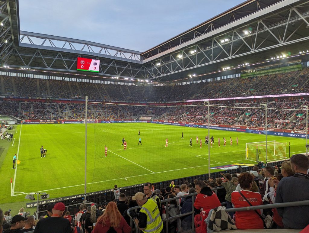 F95 vs Osnabrück: Der weite Blick ins stille Stadion (Foto: FP)