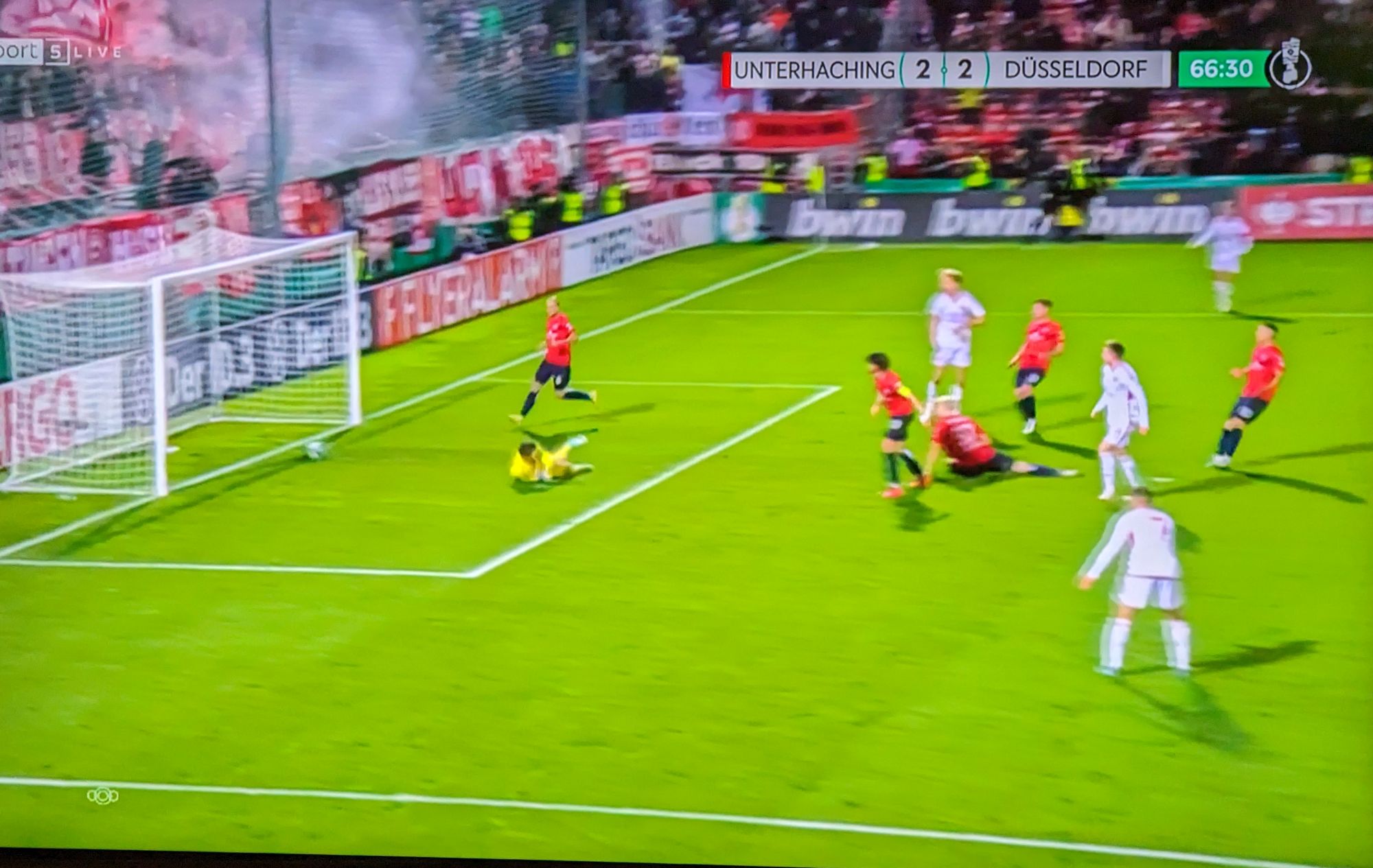 Unterhaching vs F95: Unser Ìsak macht das 2:2!  (Screenshot Sky)