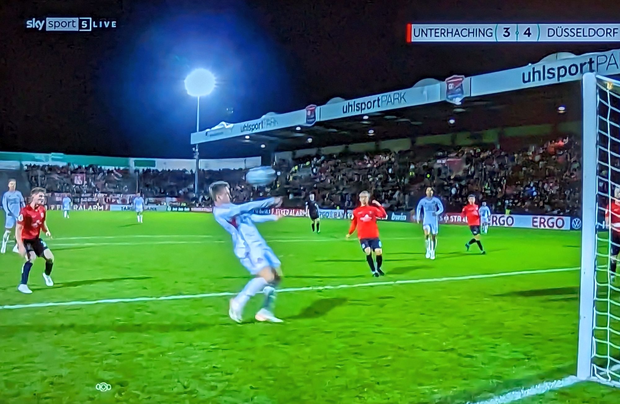 Unterhaching vs F95: Ja, ja, Ísak macht auch das 4:3 in der 107. Minute (Screenshot Sky)