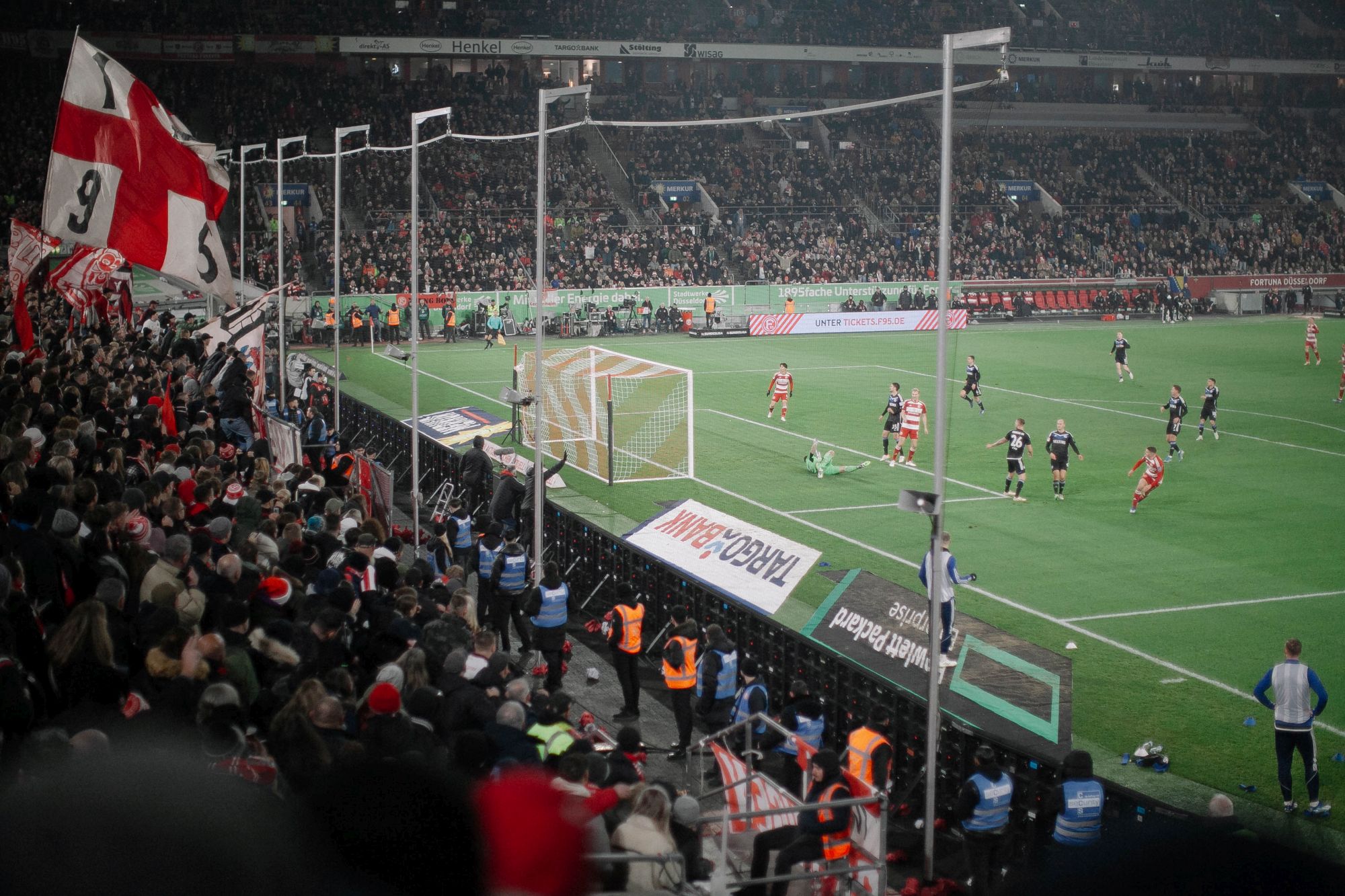 F95 vs Schalke: Tzolis und das zauberhafte 4:1 (Foto: Sandra Drljaca)