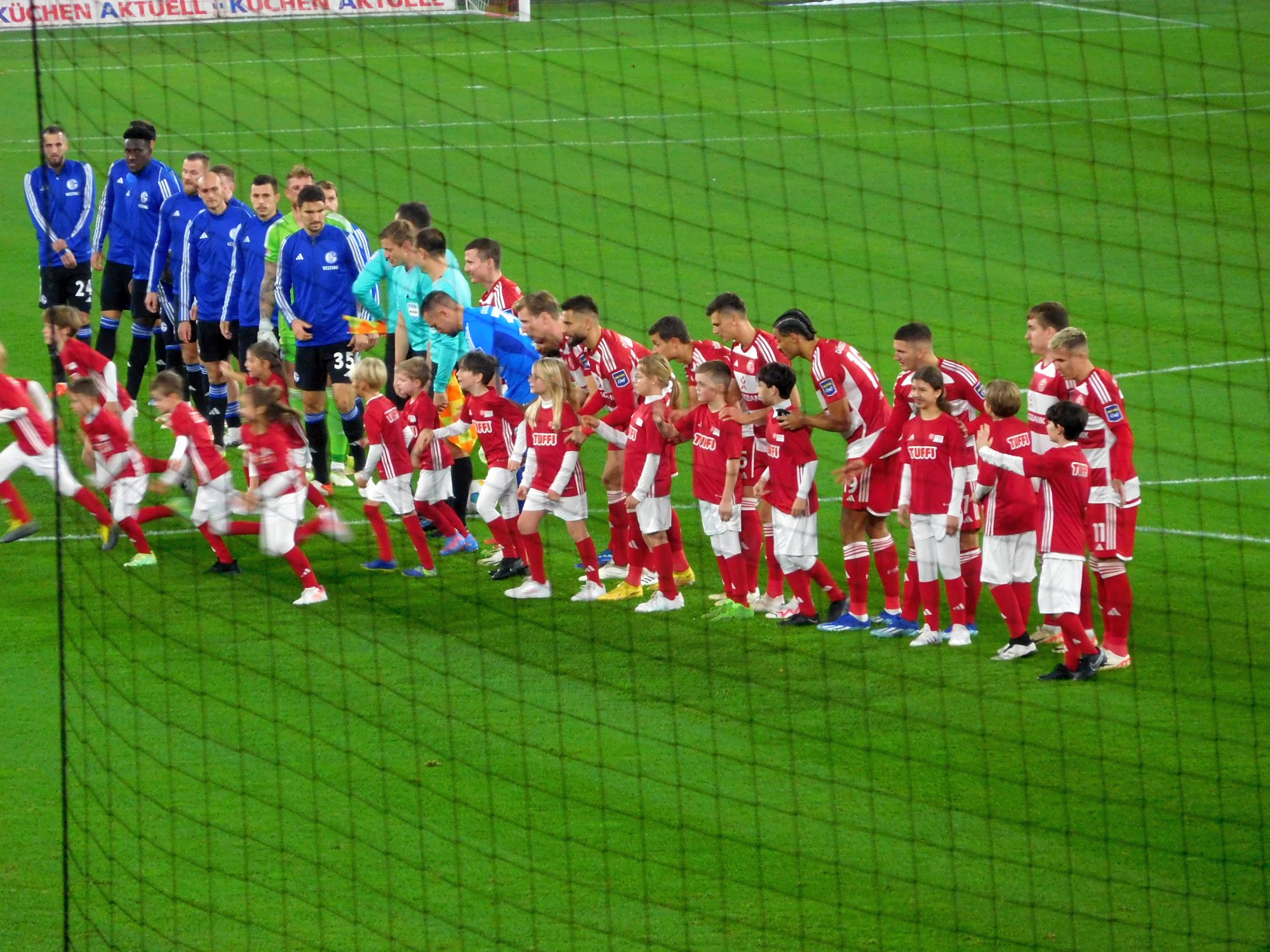 F95 vs Schalke: Rasende Ballkinder (Foto: FP)