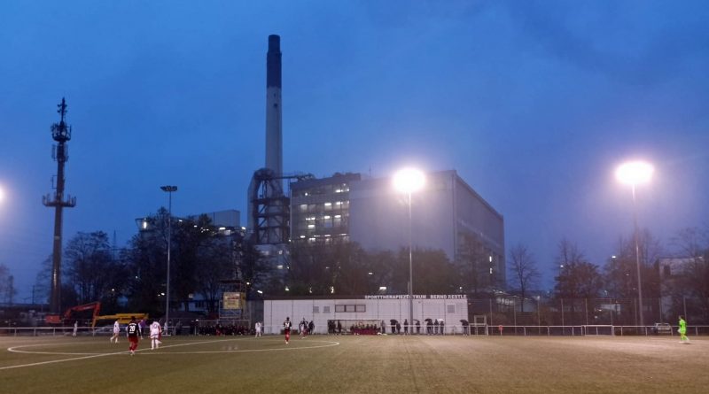 U17innen vs TUSA: Kalt, nass, dunkel, aber gewonnen (Foto: A. Meise)