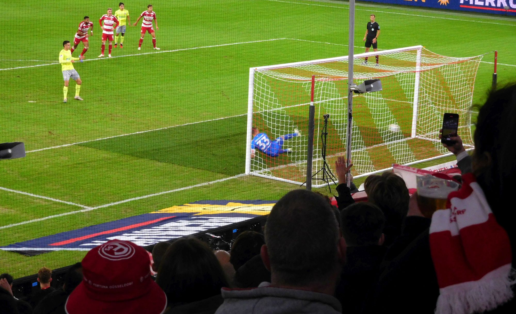 F95 vs Wehen: Der Elfer, der an den Pfosten ging (Foto: FP)
