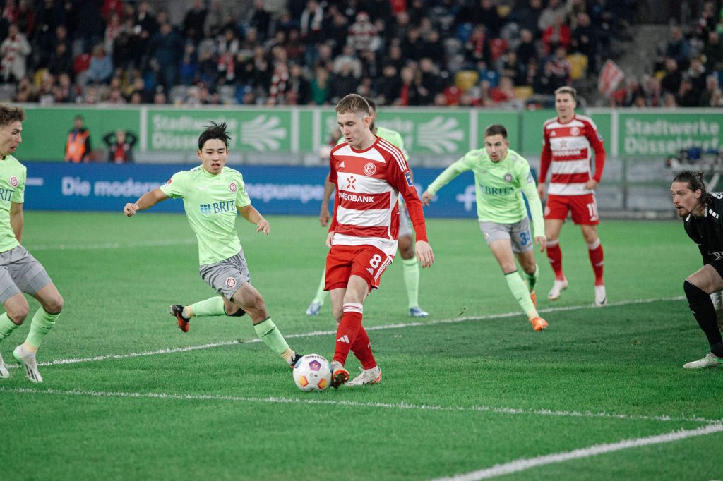 F95 vs Wehen: Jóhannesson wird gejagt (Foto: Sandra Drljaca)