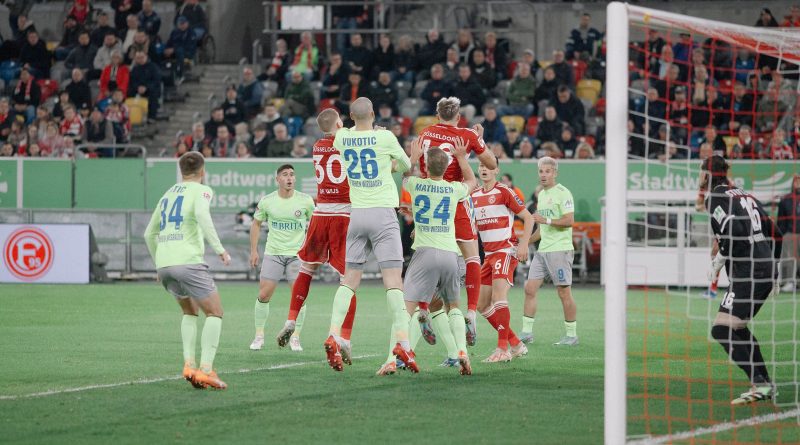 F95 vs Wehen: Selbst Jordy und Jona zusammen schaffen das Tor nicht (Foto: Sandra Drljaca)