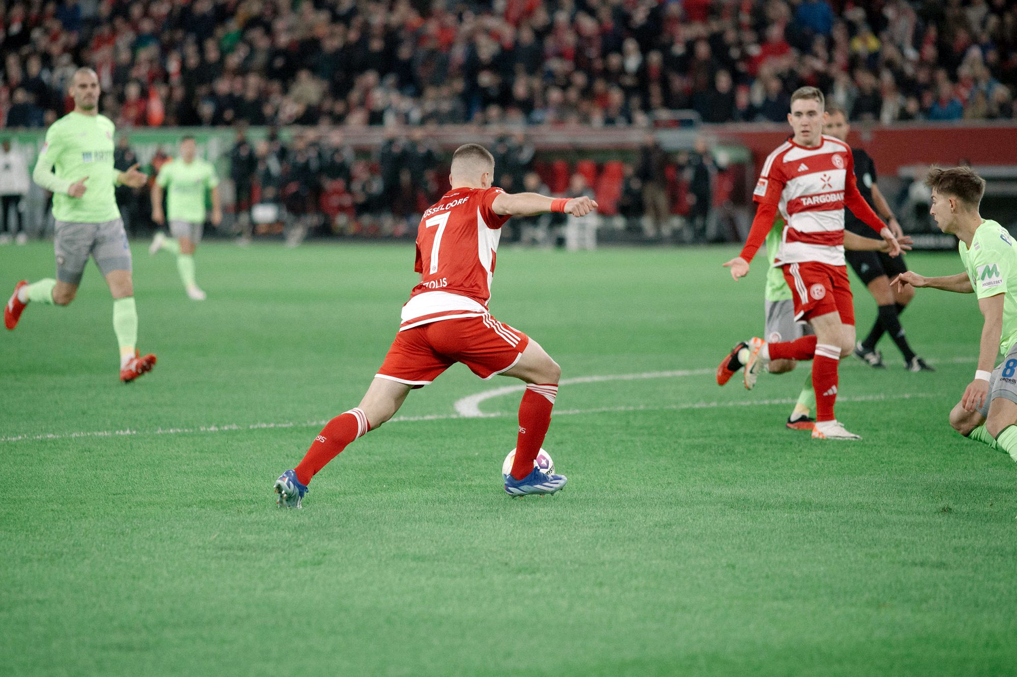 F95 vs Wehen: Tzolis beim Torschuss (Foto: Sandra Drljaca)