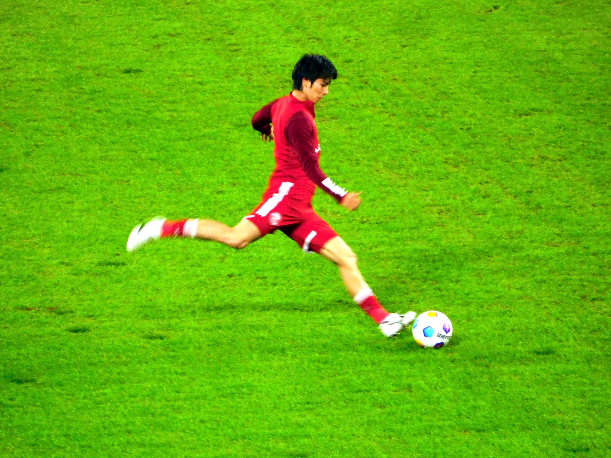 F95 vs Wehen: Taka Uchino beim Warmmachen (Foto: FP)