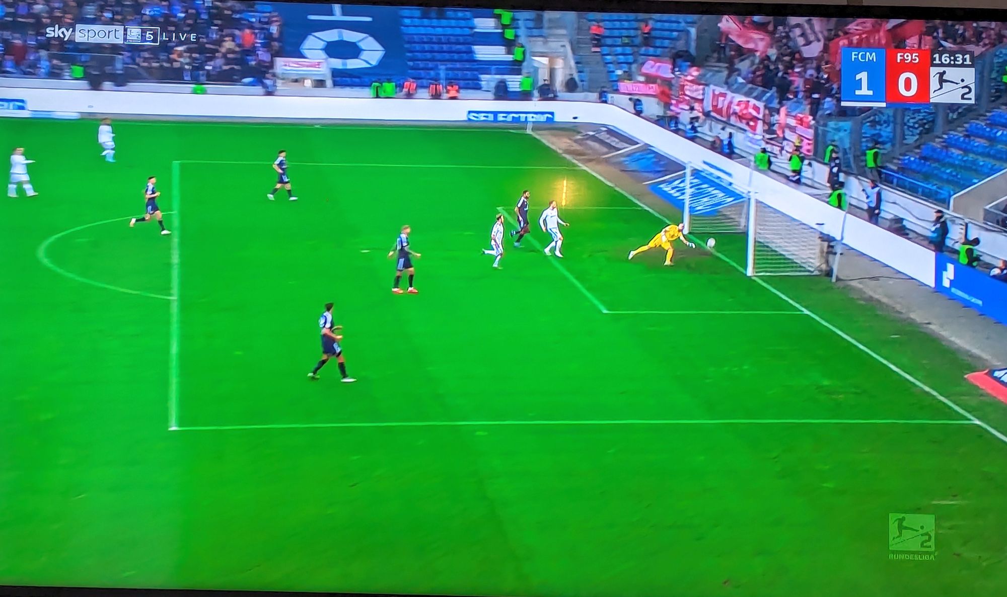 Magdeburg vs F95: Die Flanke, die zum 1:0 wurde... (Screenshot Sky)