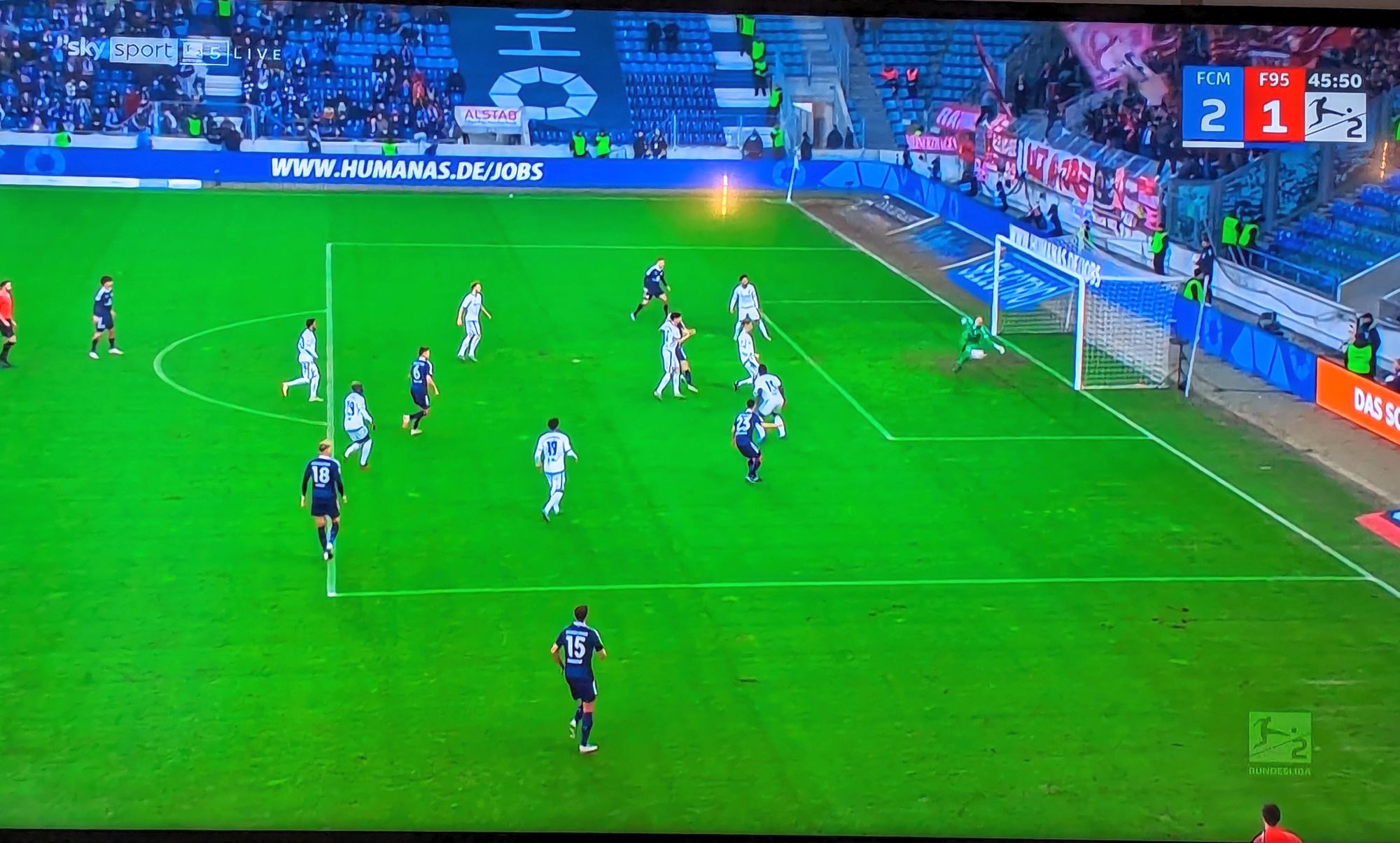 Magdeburg vs F95: Wunderbare Flanke, perfektes Tor zum 1:2 (Screenshot Sky)