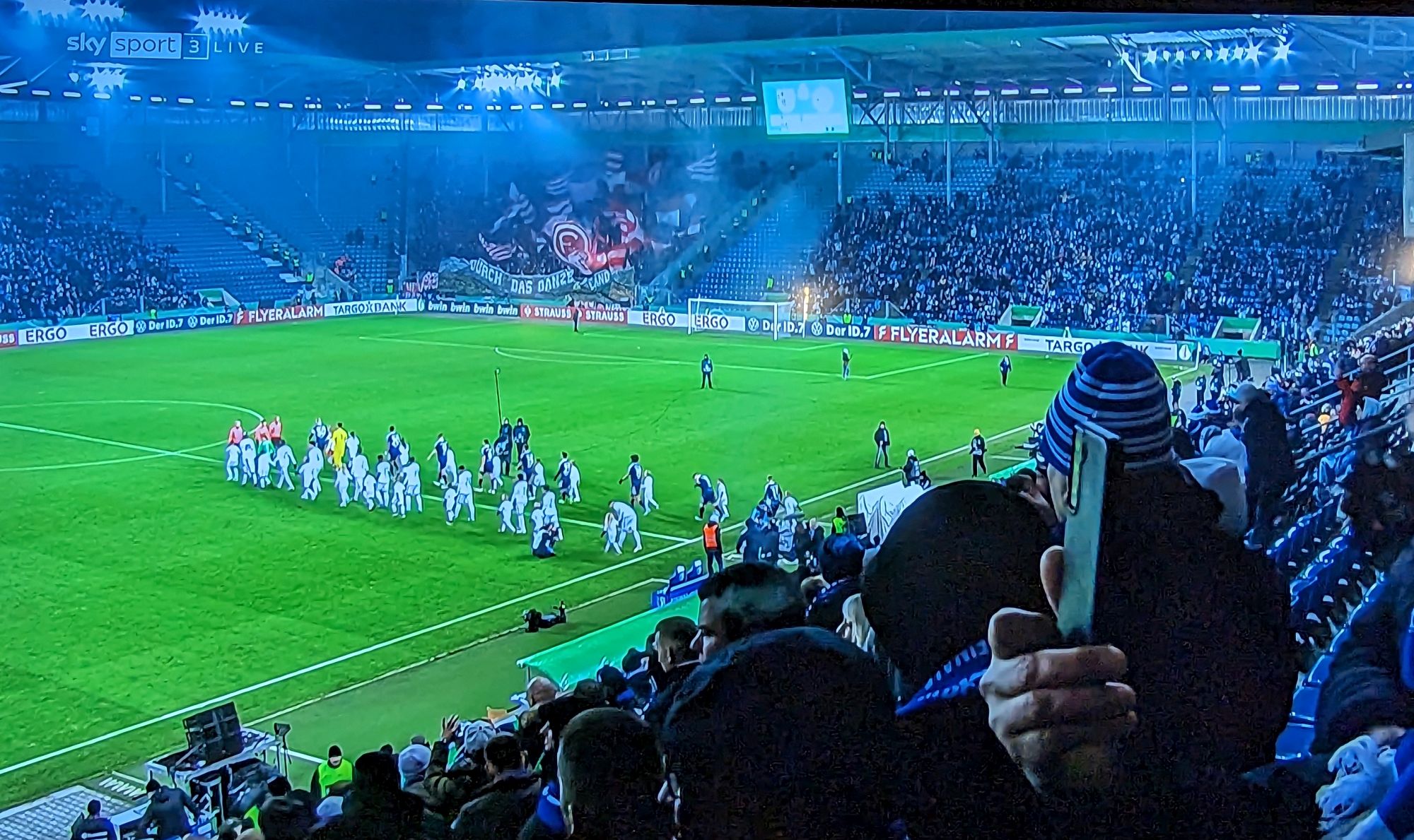 Magdeburg vs F95: Feine Pokalatmosphäre im Heinz-Kügler-Stadion (Screenshot Sky)