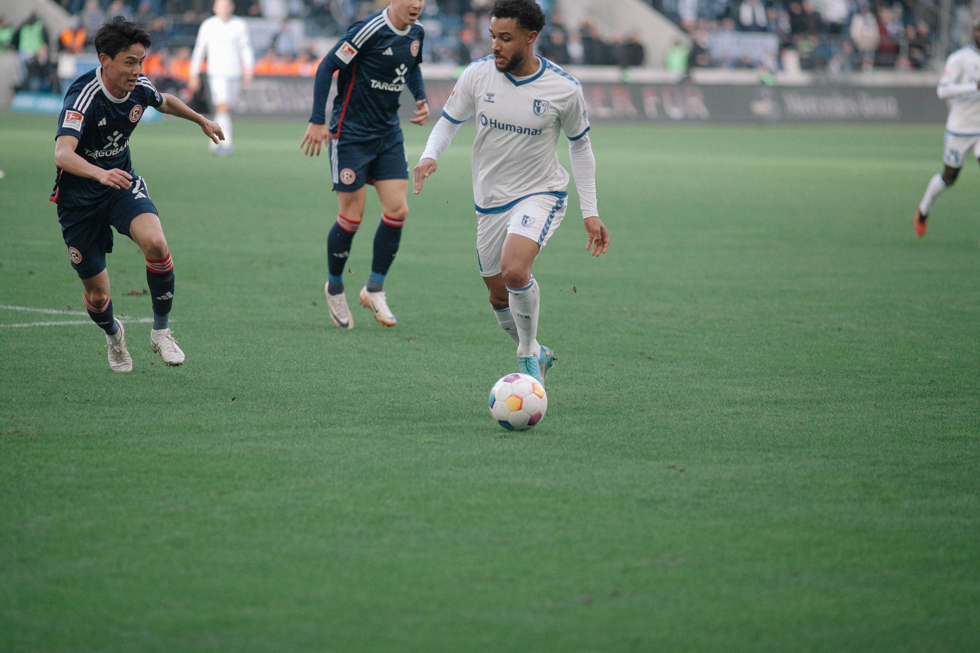 Magdeburg vs F95: Der arme Taka Uchino, völlig überfordert... (Foto: Sandra Drljaca)