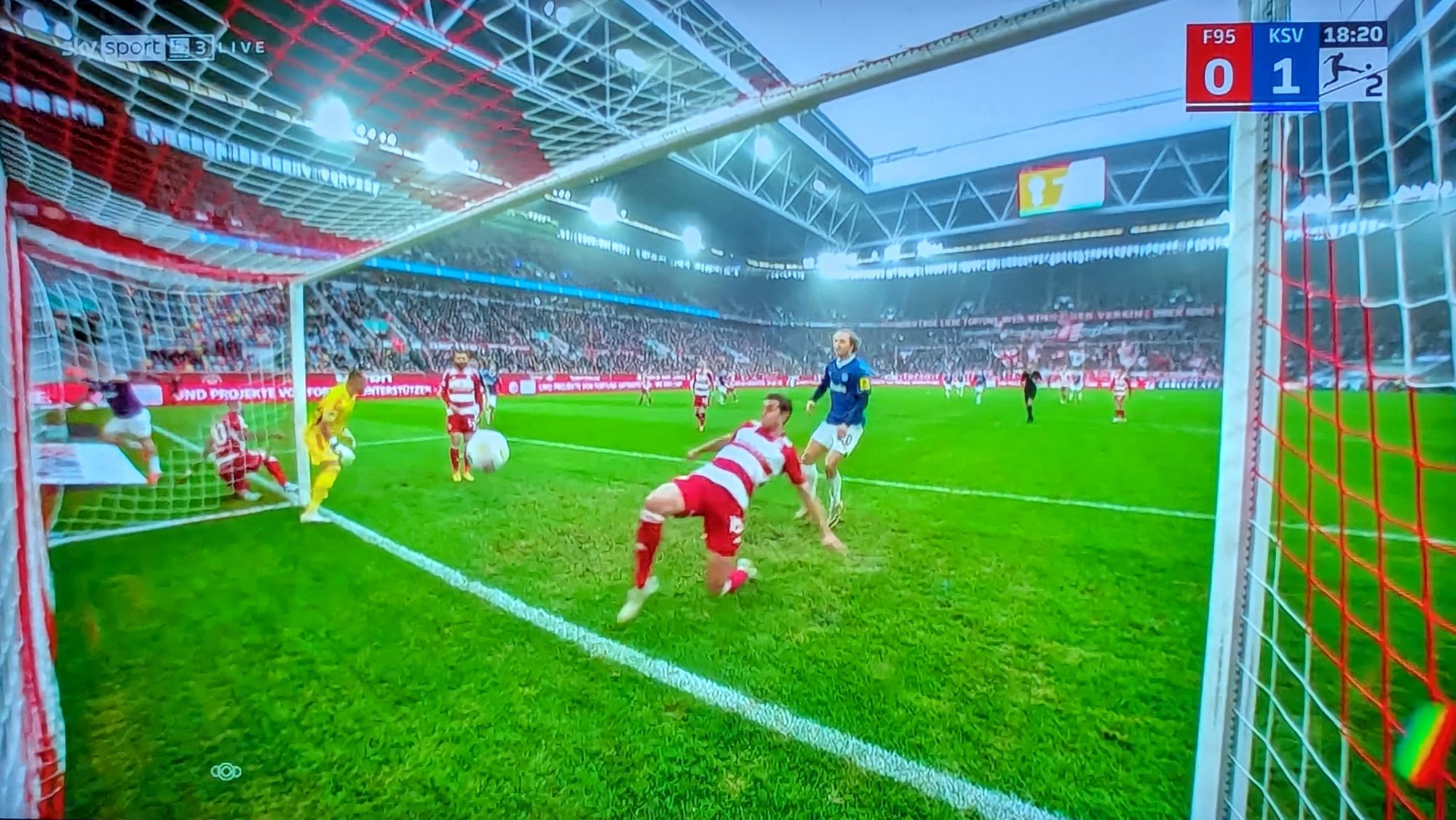 F95 vs Kiel: Den kann auch Oberdorf nicht mehr verhindern (Screenshot Sky)