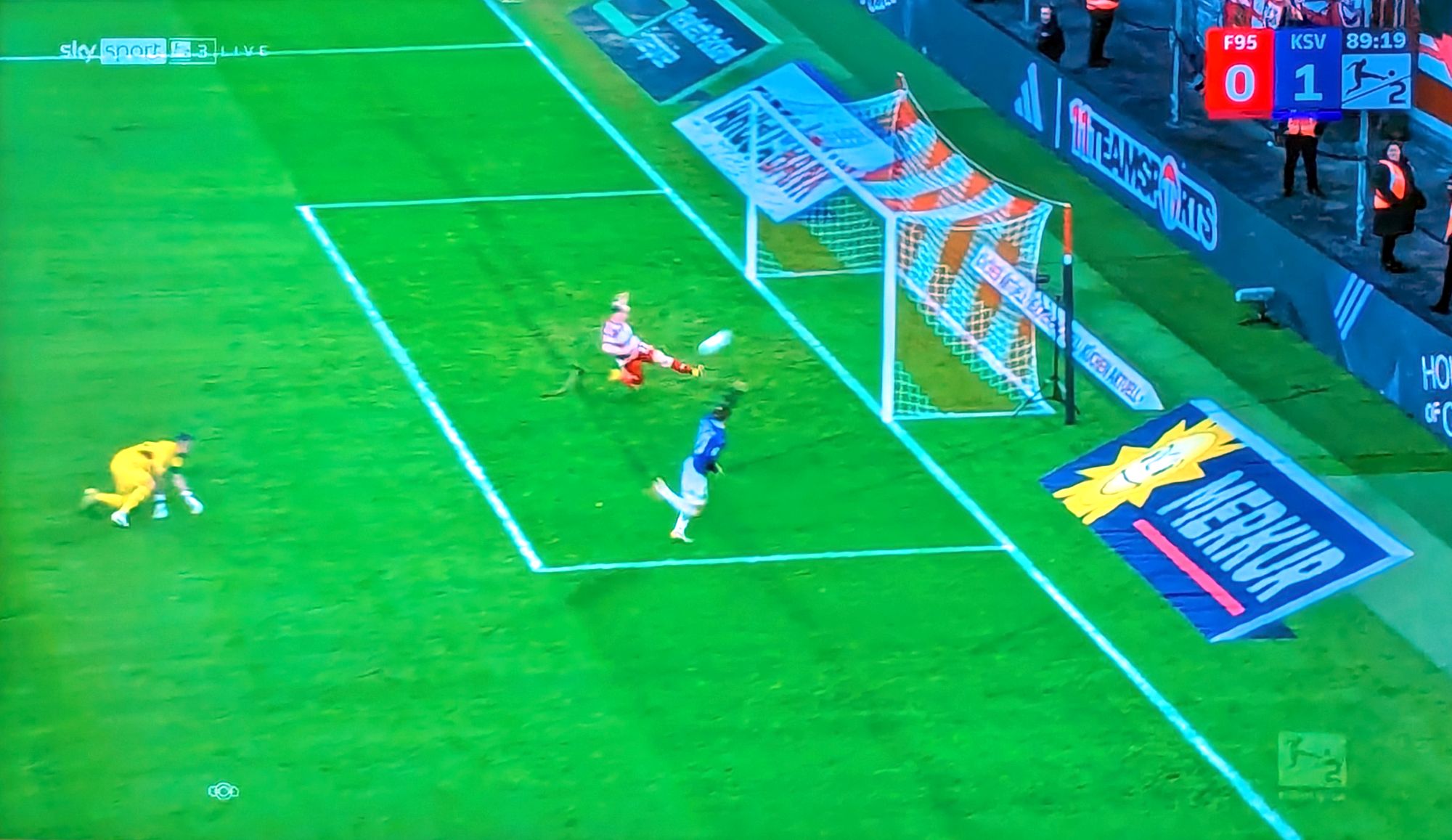 F95 vs Kiel: Jastrzembski rettet in höchster Not (Screenshot Sky)