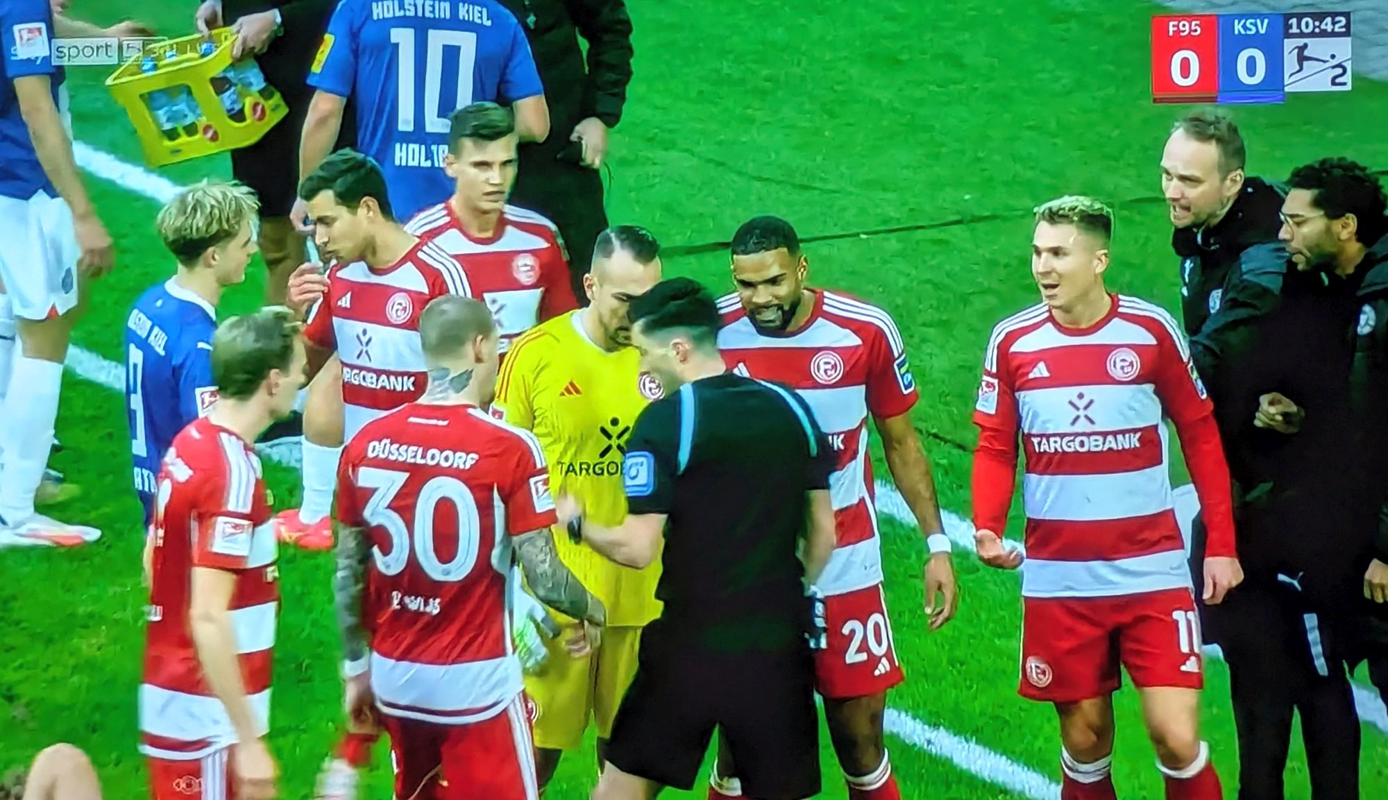 F95 vs Kiel: Kein Rot für Klaus - nach langer VAR-Chose (Screenshot Sky)