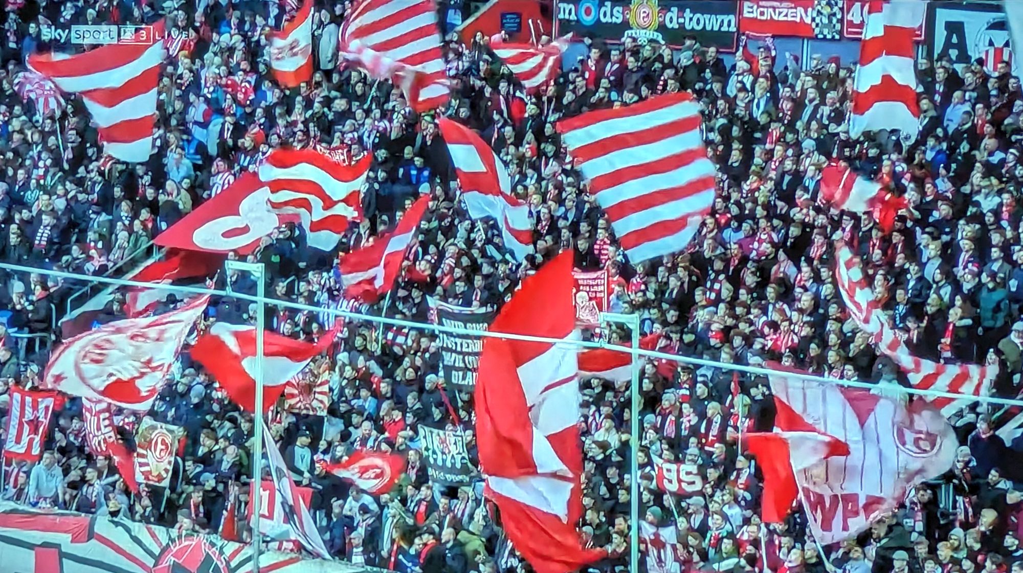 F95 vs Kiel: Noch herrscht Stümmung im Block (Screenshot Sky)