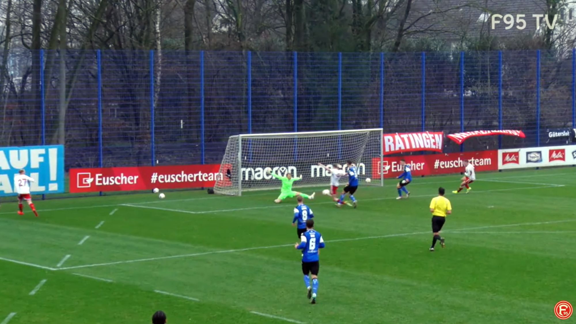 Bielefeld vs F95: Chris Tzolis kriegt ihn nicht rein (Screenshot F95.tv)