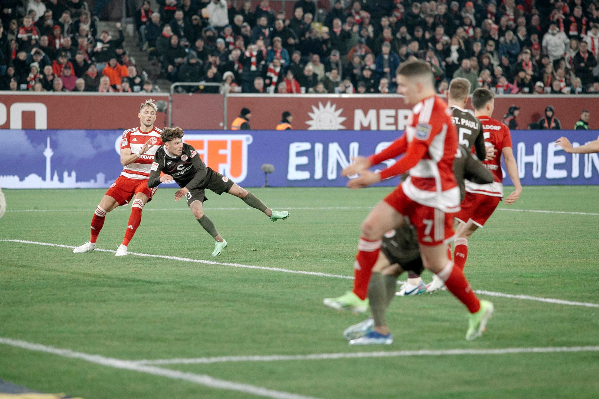 F95 vs Pauli: Jona Niemiec in Aktion (Foto: Sandra Drljaca für FP)