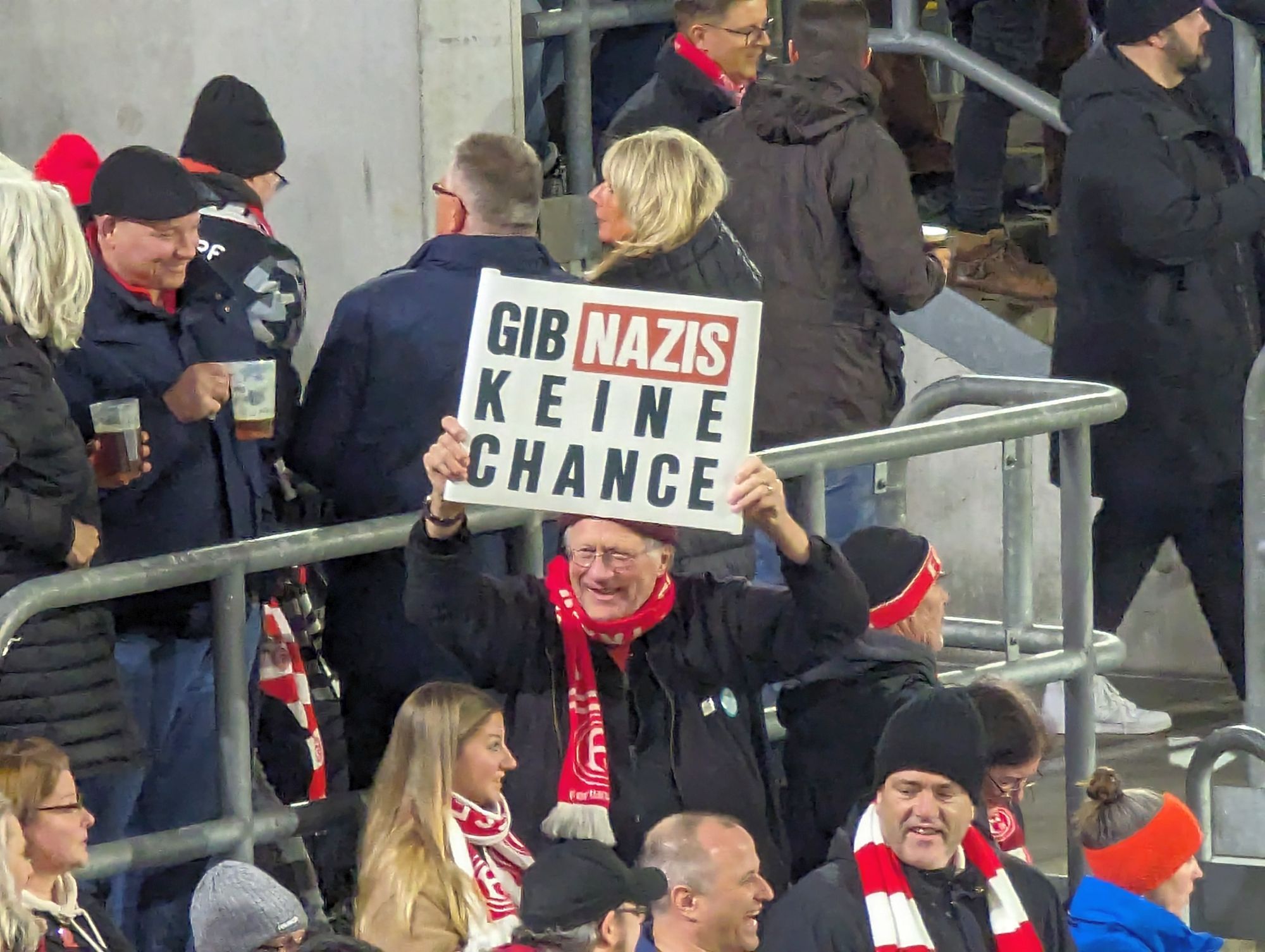 F95 vs Pauli: Direkt von der Anti-Rechts-Demo in die Arena (Foto: FP)