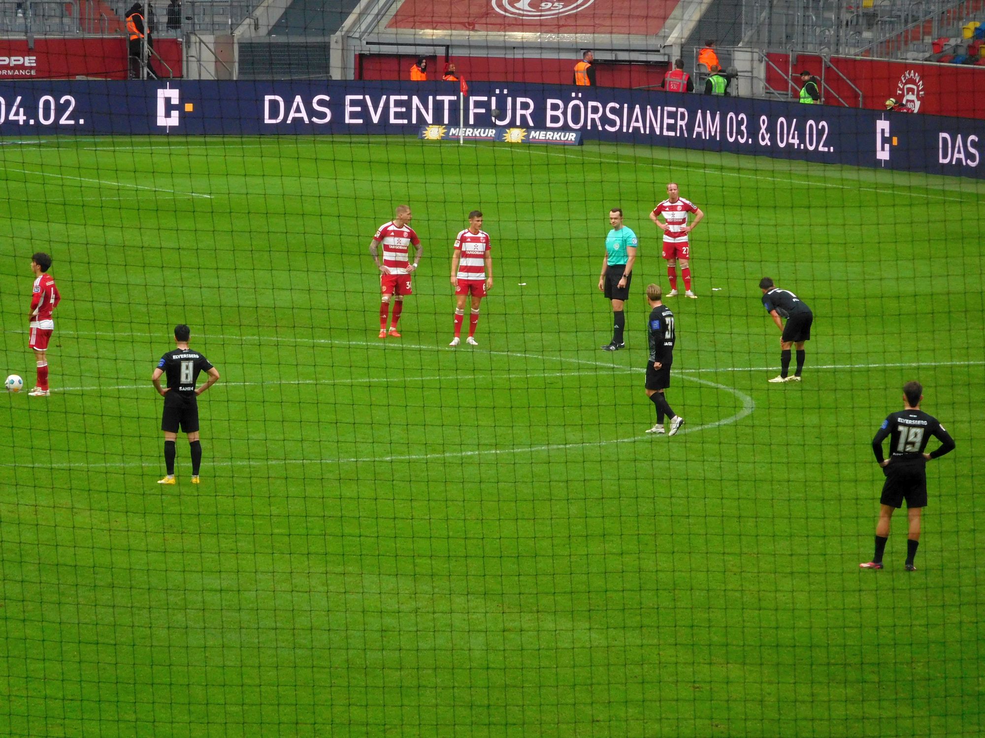 F95 vs Elversberg: Warten auf den VAR (Foto: FP)