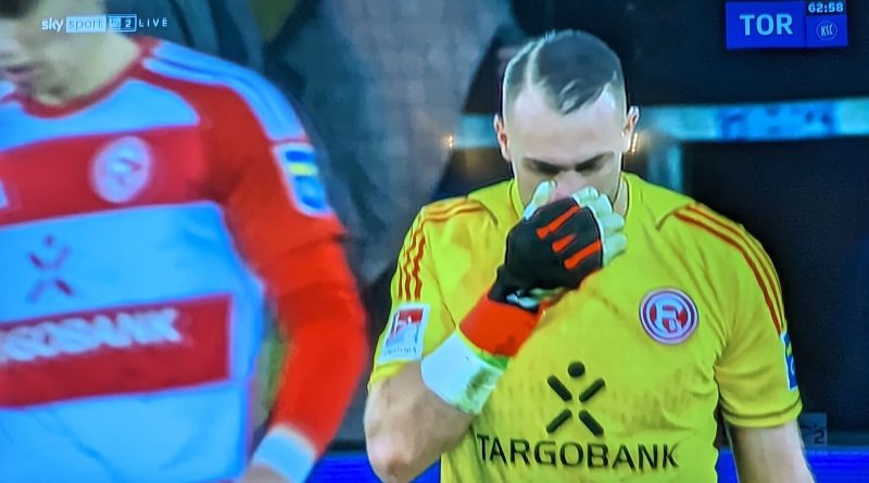 KSC vs F95: Flo Kastenmeier, die arme Socke (SCreenshot Sky)