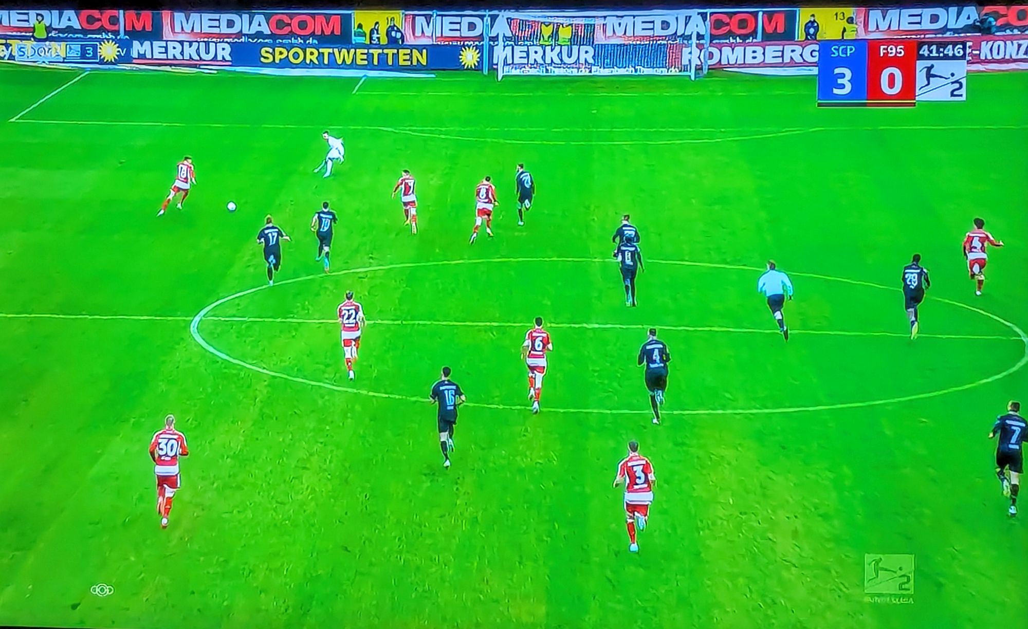 Paderborn vs F95: Da hätte Jona das 3:1 machen müssen (Screenshot Sky)