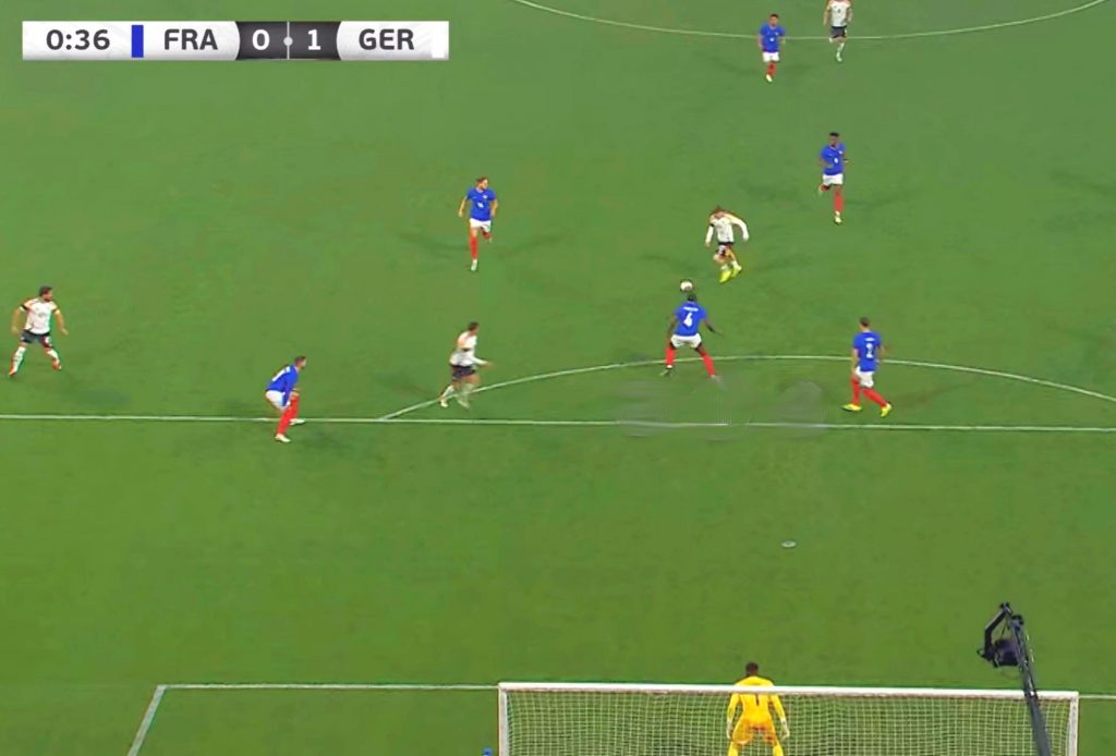 Frankreich vs Deutschland: Eingebübter Spielzug zum 0:1 (Screenshot ZDF)