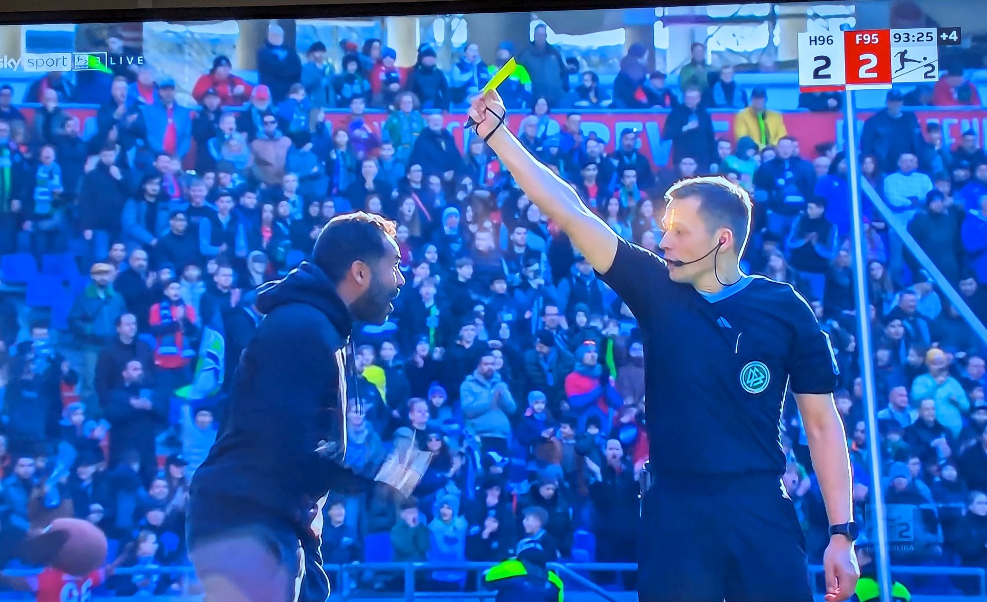 Hannover vs F95: Am Schluss sieht Daniel Thioune die gelbe Karte (Screenshot Sky)