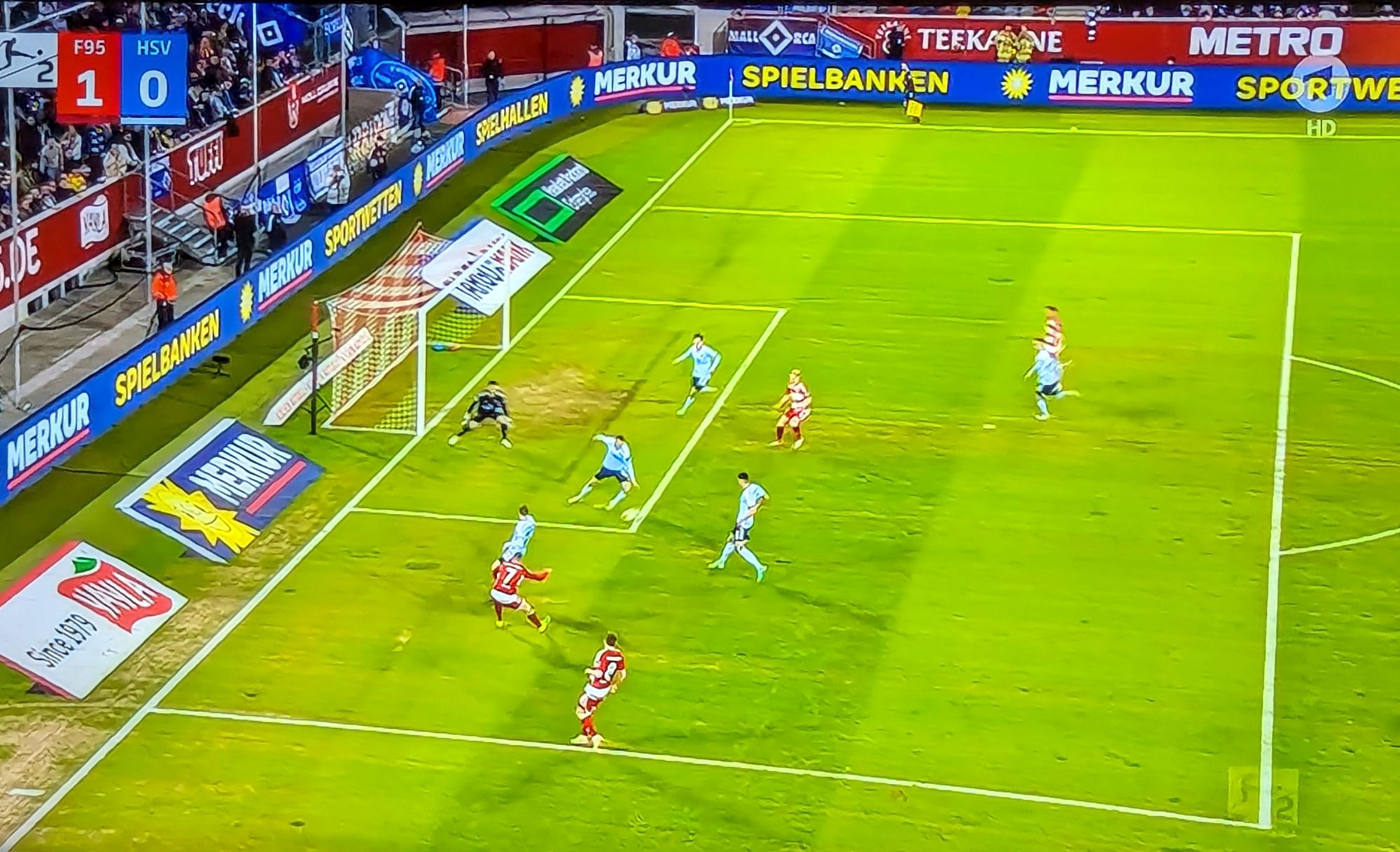 F95 vs HSV:  Das wunderschöne 1:0 durch Felix Klaus (Screenshot ARD)