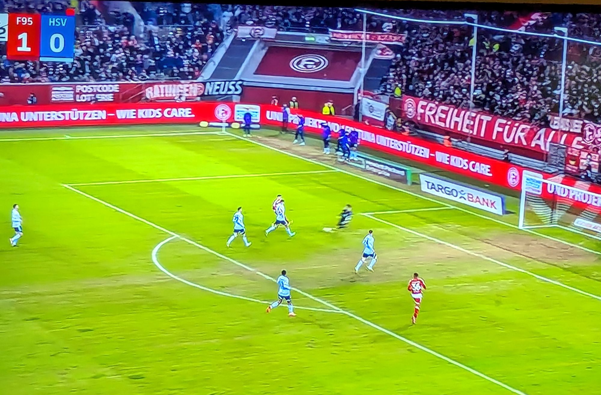 F95 vs HSV:  Das feine 2:0 durch Chris Tzolis (Screenshot ARD)
